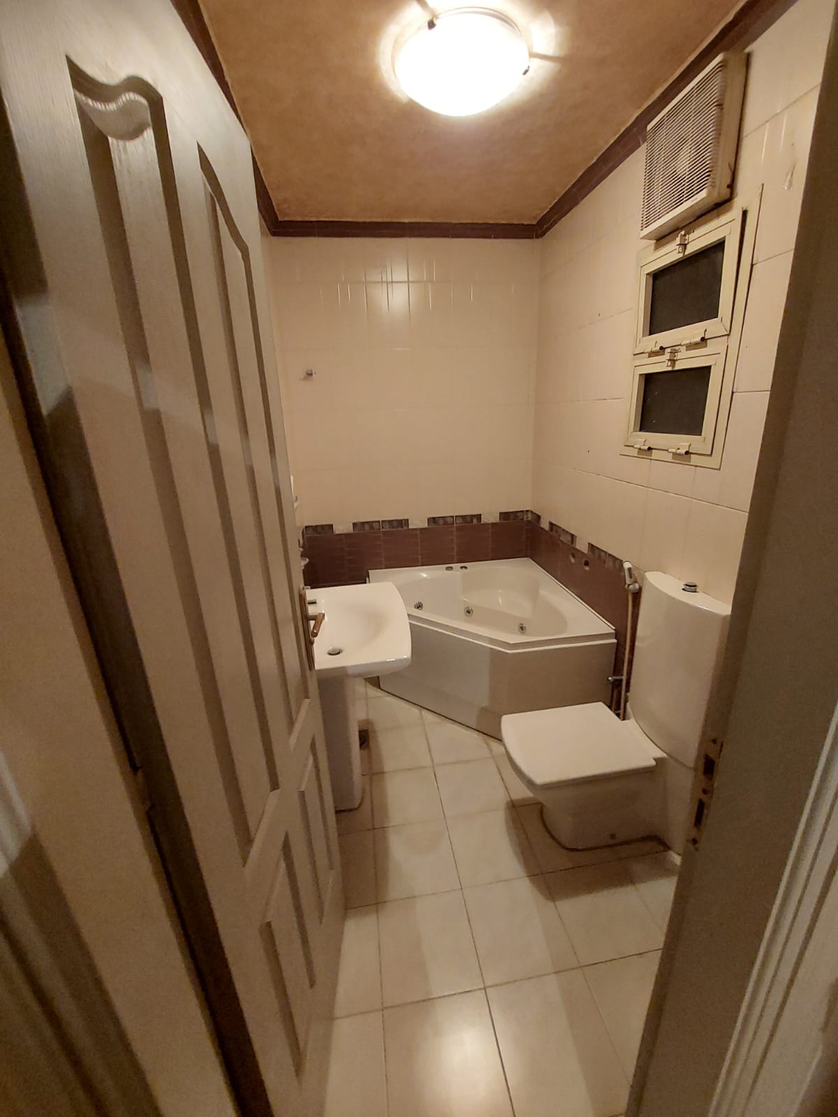  بيع عقارات ومبانى